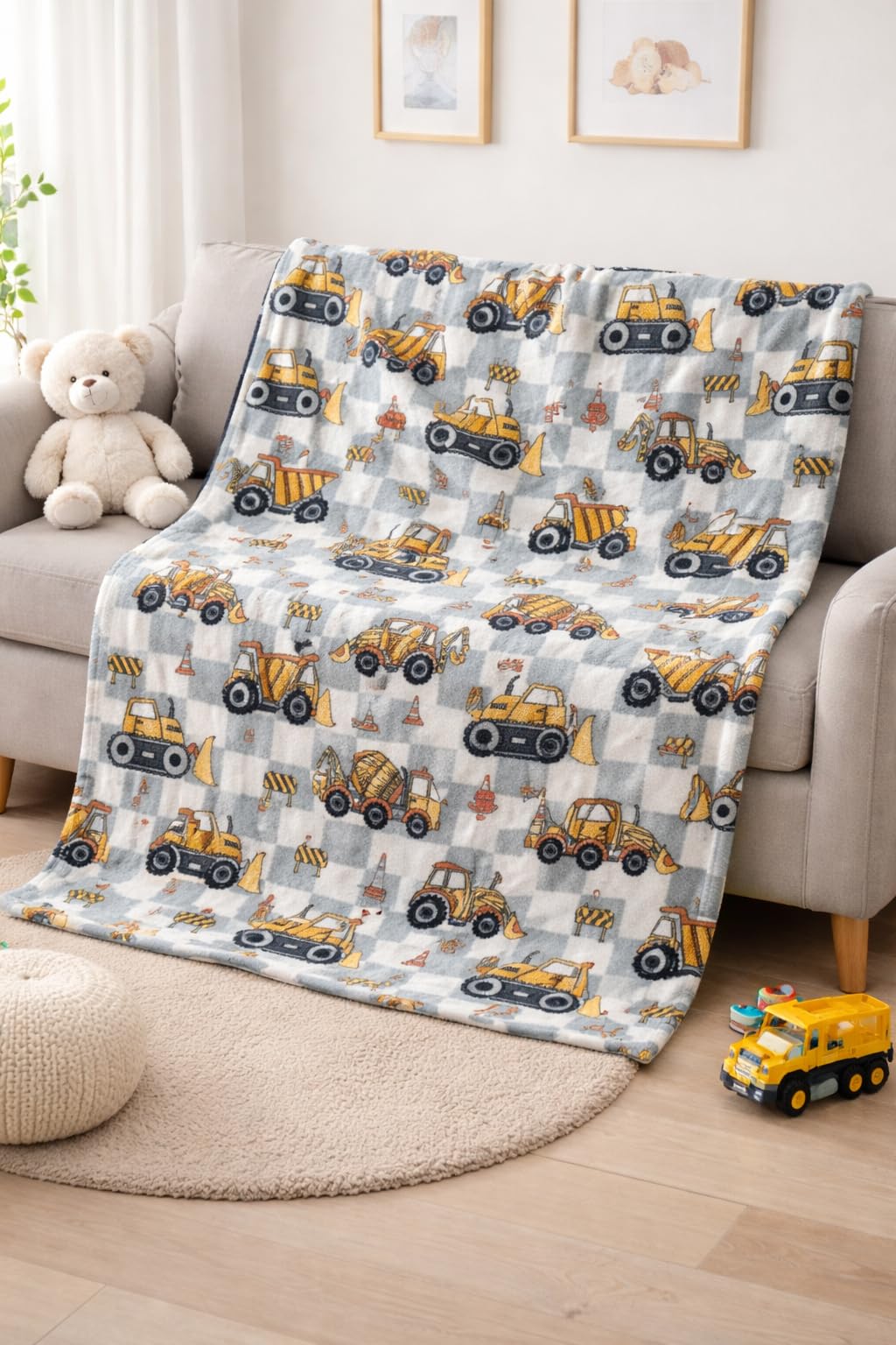 THFPJ-092F - LITTLE CELEBRITY Construction Vehicle Fleece Throw, 50x70