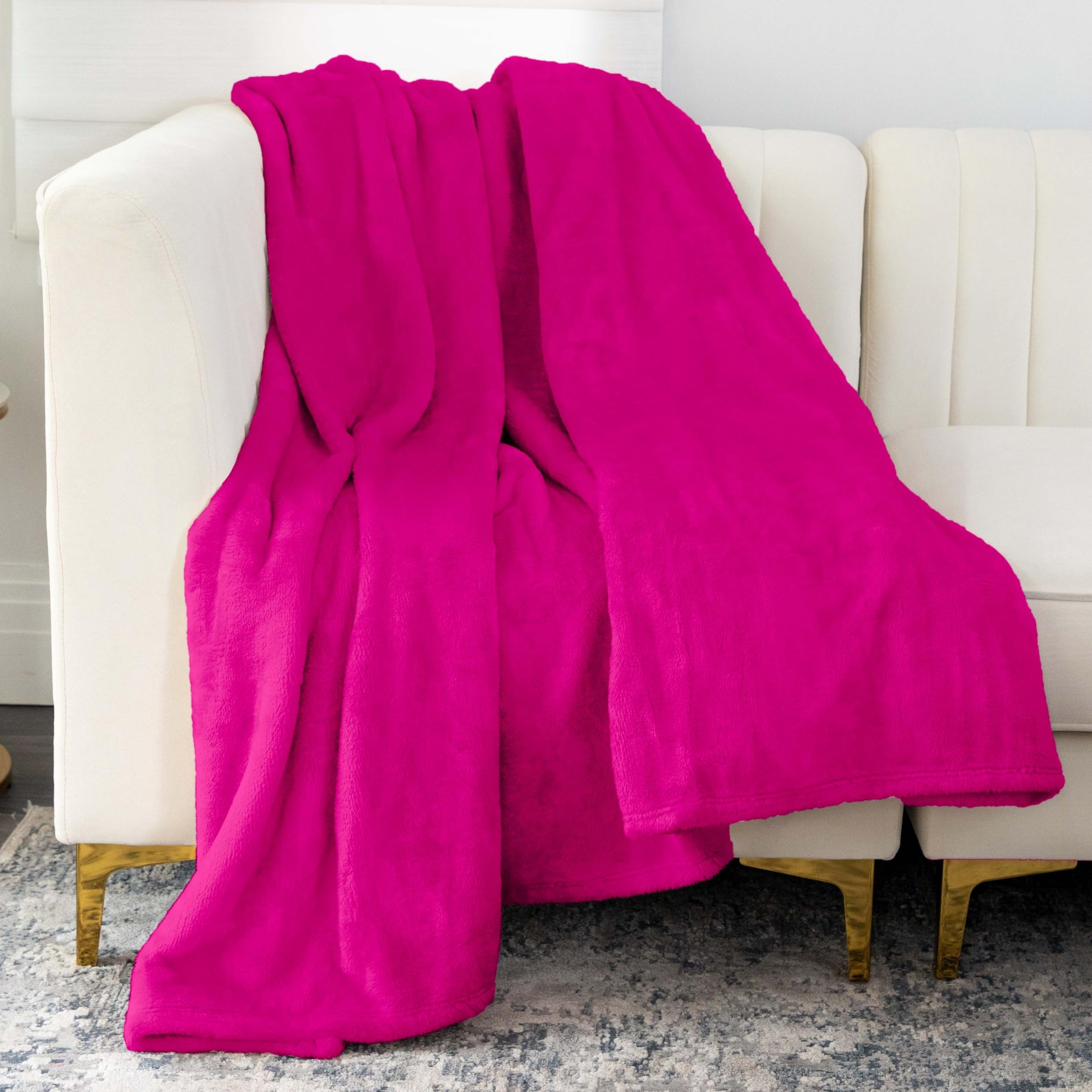 NMTH-010H - Nicole Miller Oversized Plush Fleece Throw - Fuchsia