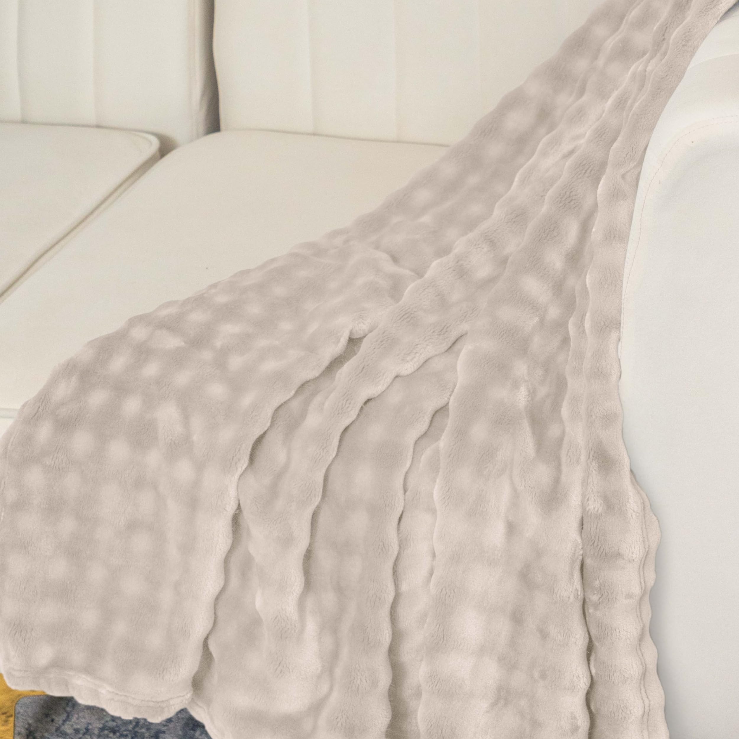 NMTHF-013H - Nicole Miller Ultra Soft Bubble Plush Throw (60x70) - Pumice